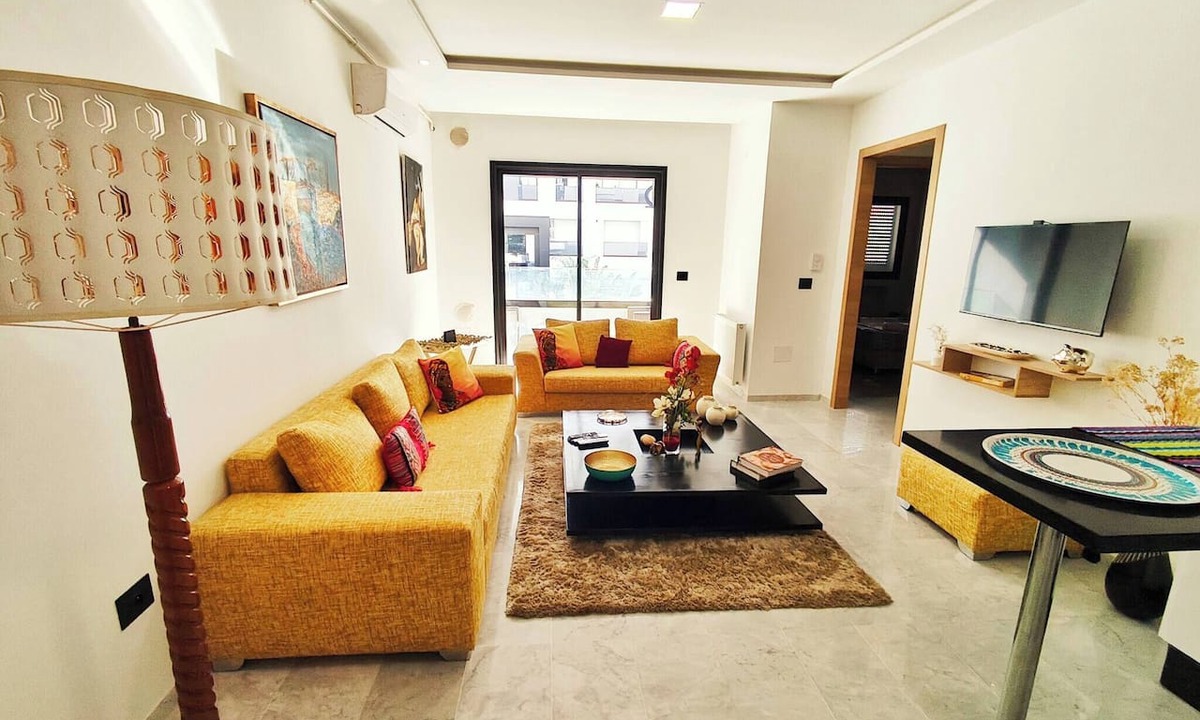 La Soukra Apartment | Arty & Cozy Modern Apartment Near Lake & Airport
