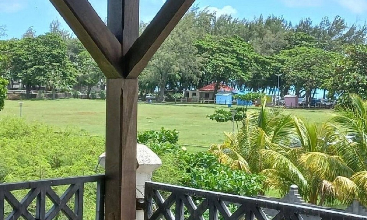 Blue Bay Apartment | AVA Beachhouse Apartment- 5 mins walk from the beach