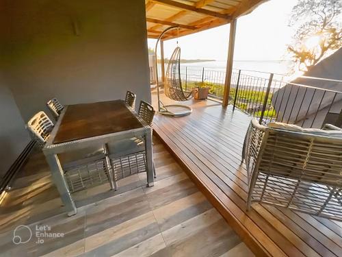 La Mivoie Apartment | Beachfront Villa by M&H