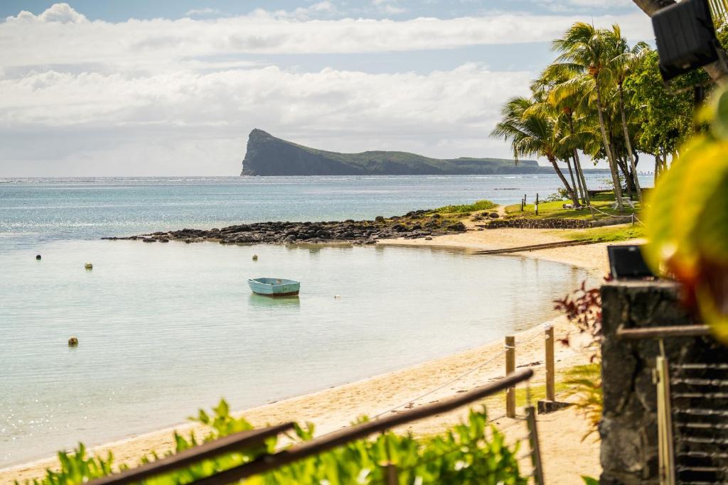 Cap Malheureux Villa | Beachfront villa with direct beach access