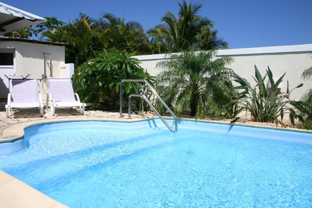 La Gaulette Apartment | Blue Heaven Villa with Garden, Salt pool & Jacuzzi Welcomes All