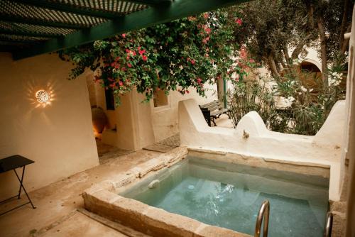 Erriadh Apartment | Dar Dada Djerba: Maison traditionnelle Houch