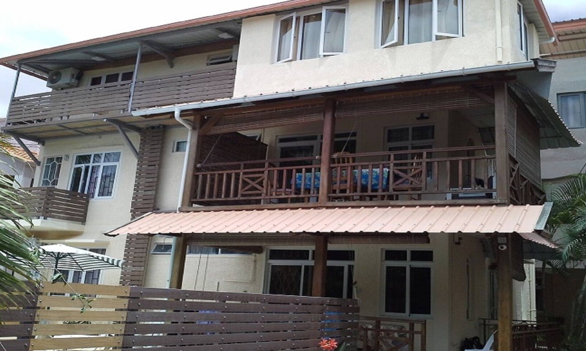 Mont Choisy Apartment | Dauphin Apartment. 2 Bedroom self catering apartment at Mon Choisy Mauritius