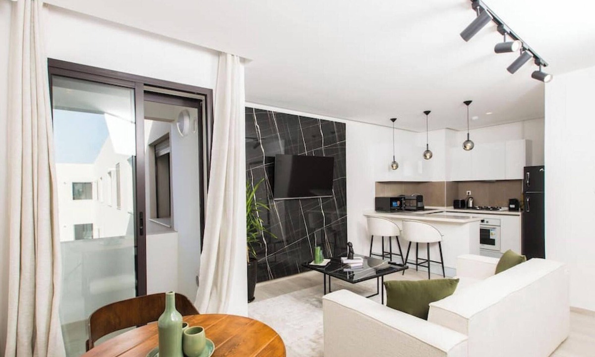La Marsa Apartment | E24: Grand Luxe tout équipé et central