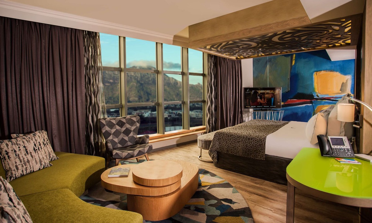 Ebene Cyber City Hotel | Hennessy Park Hotel
