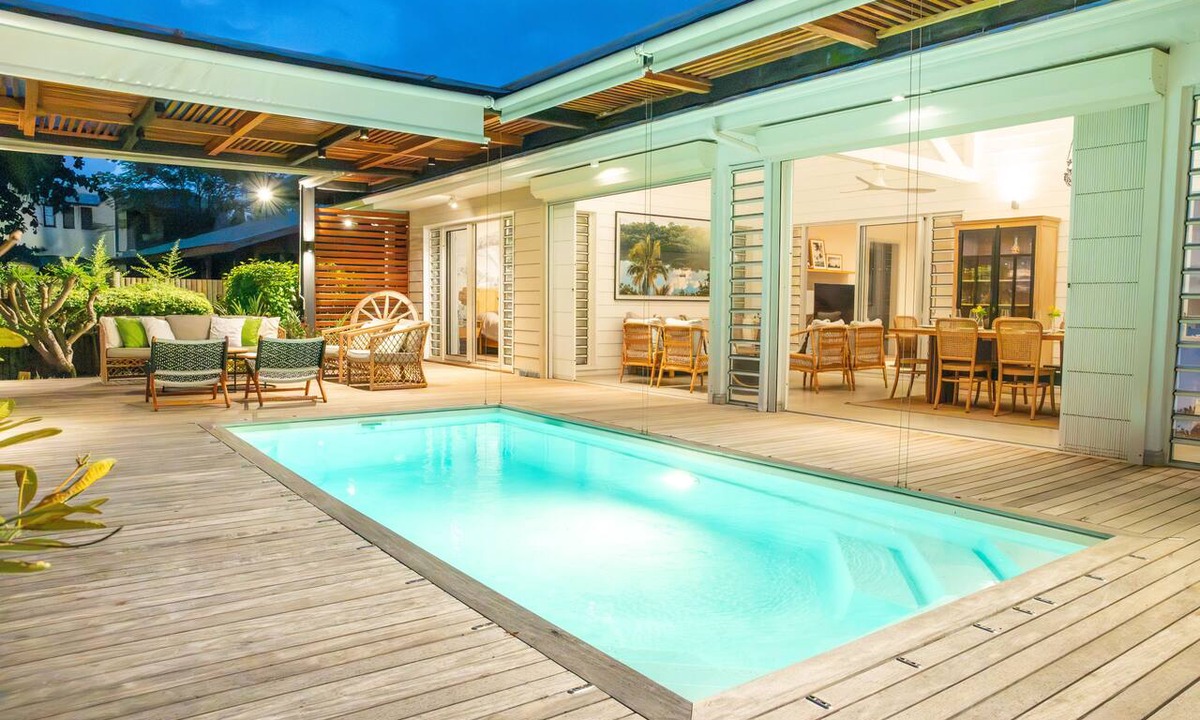 La Preneuse House | Luxury Beachfront Villa Private Pool, Beach, AC, Calm Lagoon