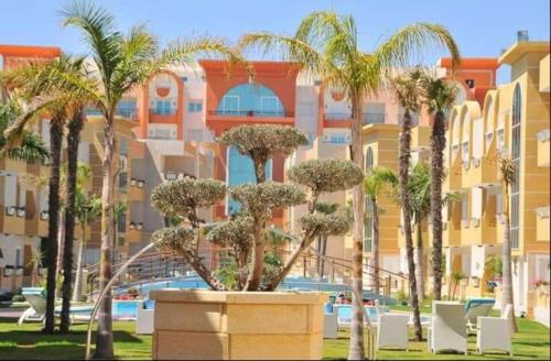 Tantana Apartment | Sea View 1BD Apartment Pool 2-Min Walk to Beach