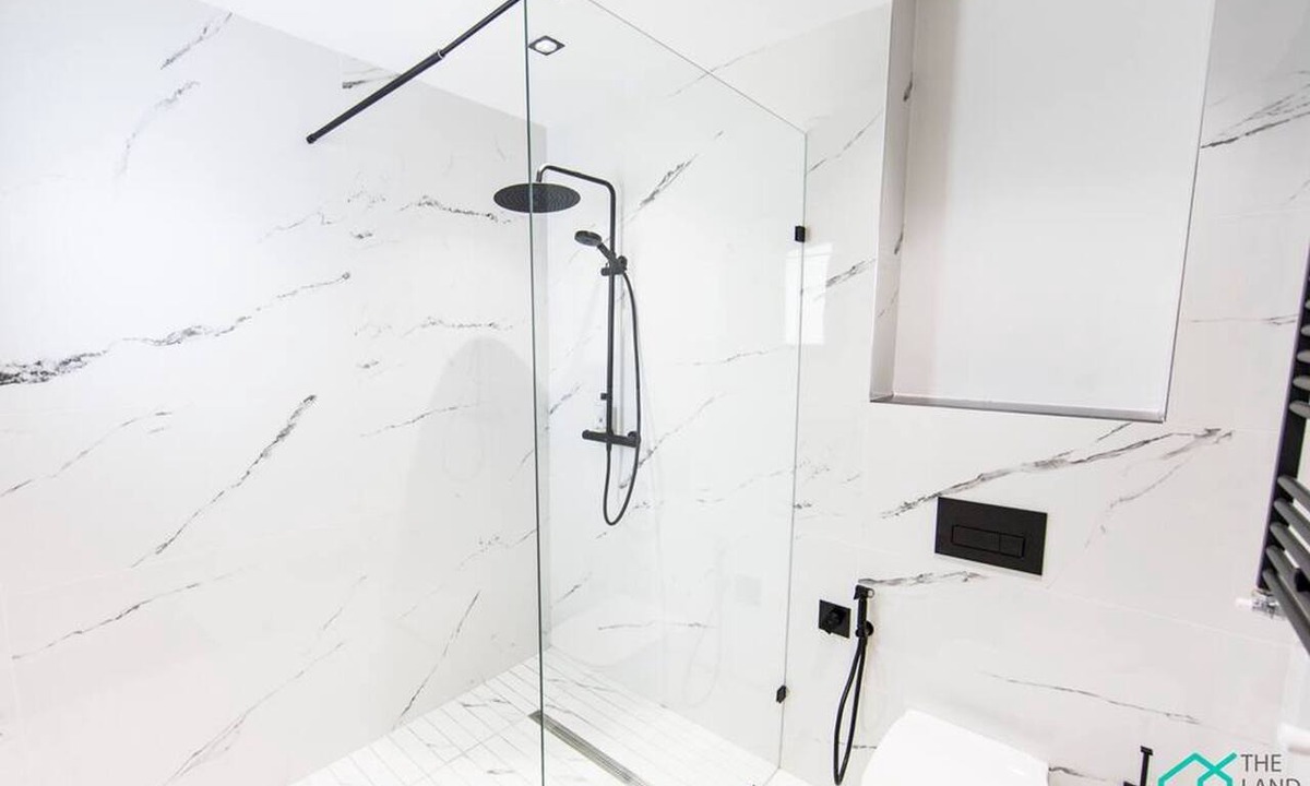 Les Berges du Lac Apartment | Sunset 205 Luxury 1bd with gym