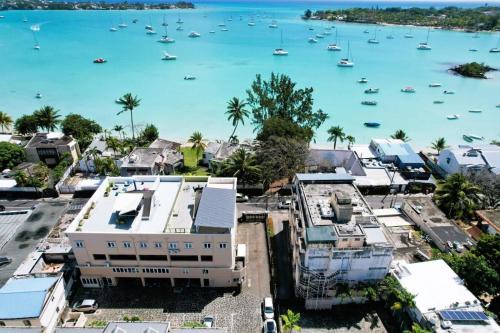 Grand-Baie Villa | Waterside Complex - Beachfront Villa in Grand Baie