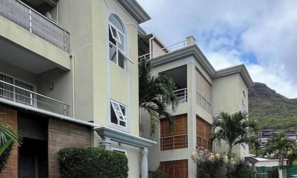 La Mivoie Apartment | West Riviera - Centrally Located Apartment close to the beach with breakfast.