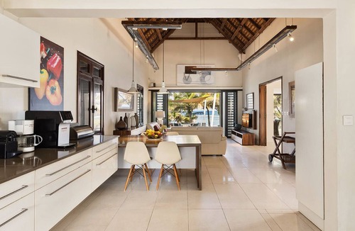 Poste Lafayette Villa | Amaiti, swimming pool, beach & staff
