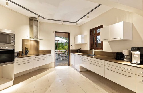 Poste Lafayette Villa | Amaiti, swimming pool, beach & staff