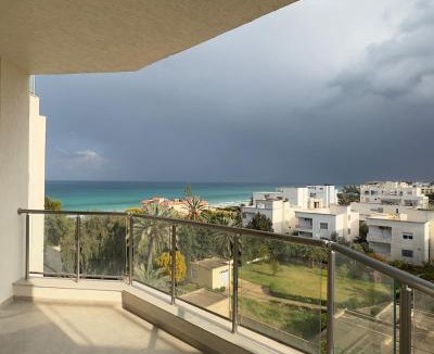 Chott Mariem Apartment | Apartment with sea view and pool access