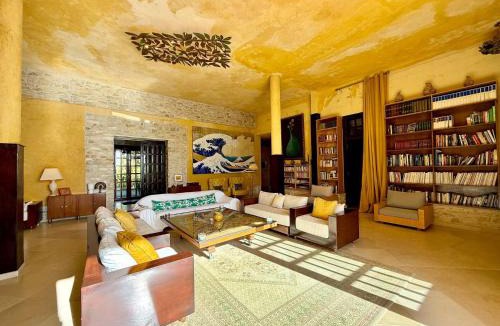 Utica Villa | Artists House Villa in Utique