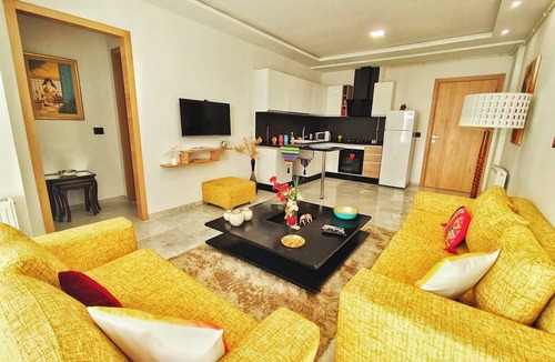 La Soukra Apartment | Arty & Cozy Modern Apartment Near Lake & Airport