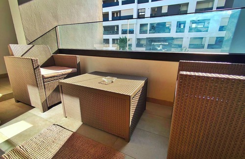 La Soukra Apartment | Arty & Cozy Modern Apartment Near Lake & Airport