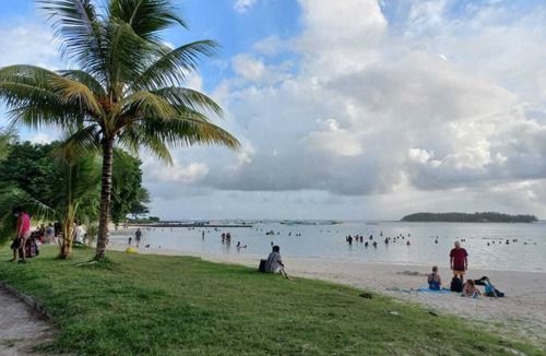 Blue Bay Apartment | AVA Beachhouse Apartment- 5 mins walk from the beach