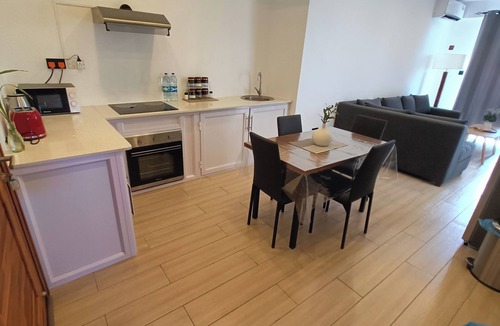 Flic-en-Flac Apartment | Avana apartment - Flic en Flac - 5 mins walk to the beach.