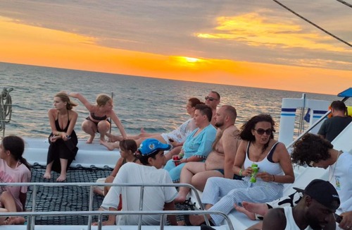 Houmt Souk Boat Rental | Balade de 3 heures en Catamaran de Luxe djerba