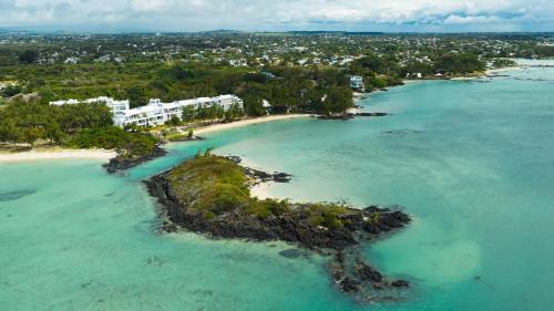Grand Gaube Apartment | Beachfront Apartment with Garden & Direct Beach Access
