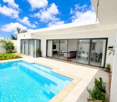 Calodyne Villa | Beautiful contemporary villa with private pool