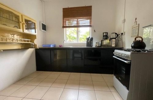 Albion House | Beautiful Secure Villa with Pool & Tropical Garden