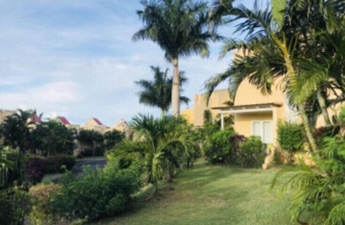 Albion House | Beautiful Secure Villa with Pool & Tropical Garden