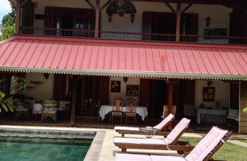 Pereybere Villa | Beautiful Villa with Pool and Amazing Garden