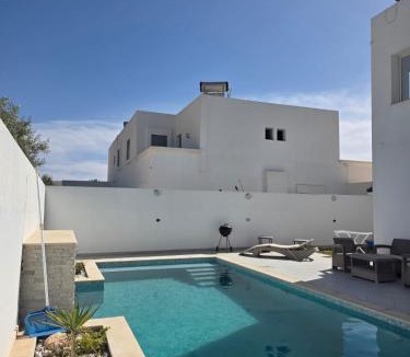 Houmt Souk Villa | Belle villa avec piscine 3 chambres dont 2 suites