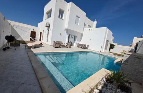 Houmt Souk Villa | Belle villa avec piscine 3 chambres dont 2 suites