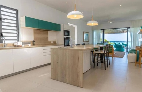 Plaine Magnien Apartment | Blue Bay Luxury Penthouse offers stunning seaview and direct beachfront access.