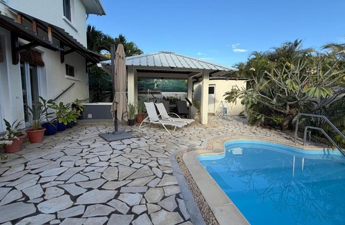 La Gaulette Apartment | Blue Heaven Villa with Garden, Salt pool & Jacuzzi Welcomes All