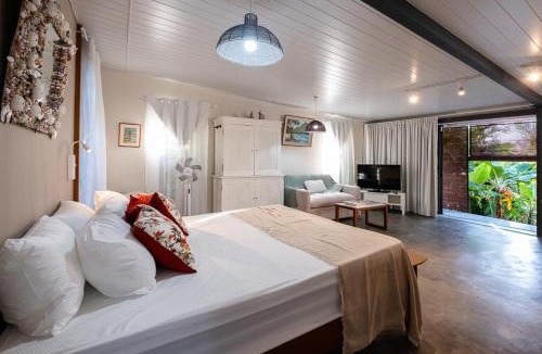 La Mivoie House | Blue Zebra - Le Jardin d'Antoinette