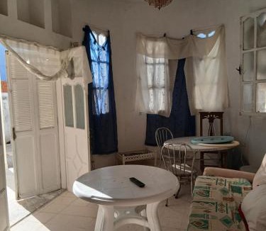 Menzel Jemil House | Chambre dans une villa a Corniche