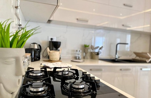 Sidi Dhrif Apartment | Charming 2-Bedroom Apartment in Vibrant Marsa, Tunisia