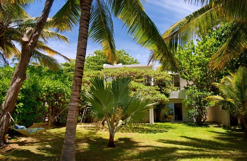 Pointe D'esny Villa | Charming Villa Pointe D'Esny feet in the water on garden and beach, quiet, wifi