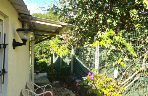 La Preneuse Apartment | Cozy Backyard Studio in Tamarin for Adventurers and Kitesurfers