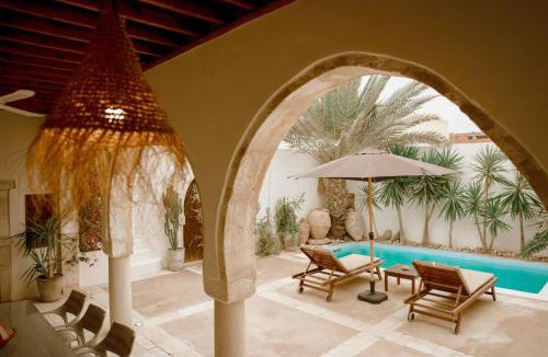 Erriadh House | Dar Meryem Djerba: Houch avec piscine