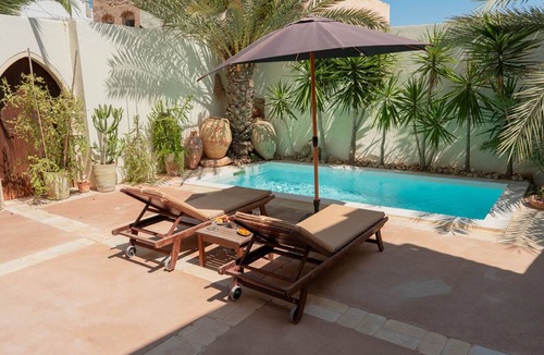 Erriadh House | Dar Meryem Djerba: Houch avec piscine