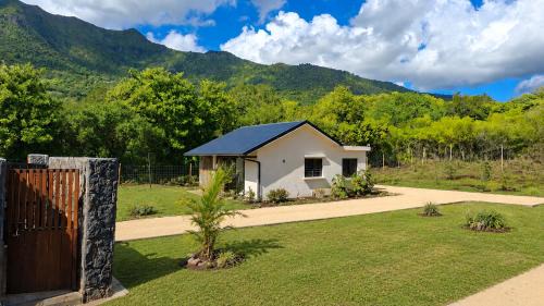 Black River House | Domaine de Palmyre Wildlife, Mountains & Tranquility
