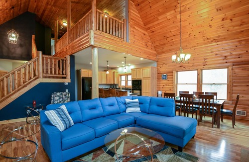 Stevensville House | Dream Vacation Home on 2 acres w/hot tub - Close to beaches & wineries