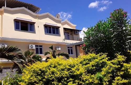 Grand-Baie Apartment | Homerez - Appartement 400 m away from the beach for 6 ppl. with shared pool