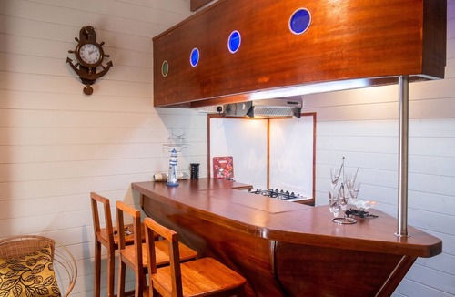 Albion House | Homerez - House in Albion