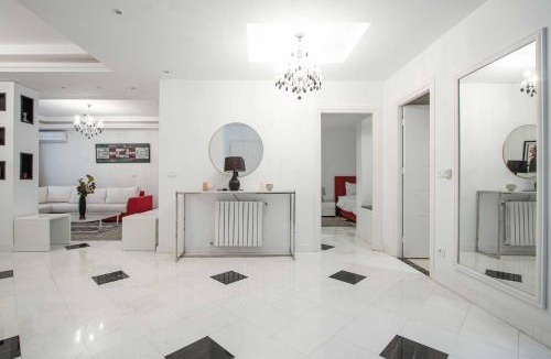 Les Berges du Lac Apartment | L'onde du Lac - chic apartment with private suite S16
