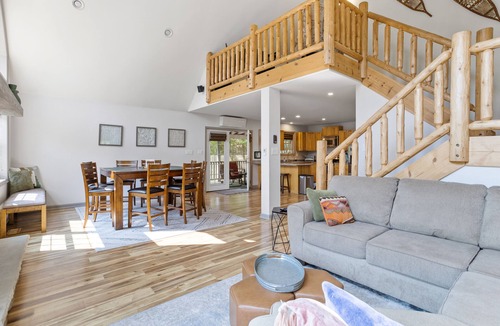Briar Crest Woods House | Lake View Chalet, Steps from Beach, Newly Renovate