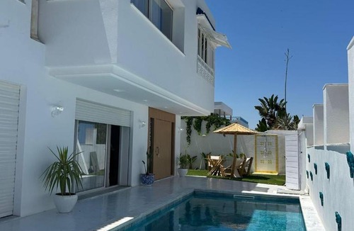 Marsa Cube Villa | Luxurious 4-Bedroom Villa with Private Pool in Marsa Tunisie