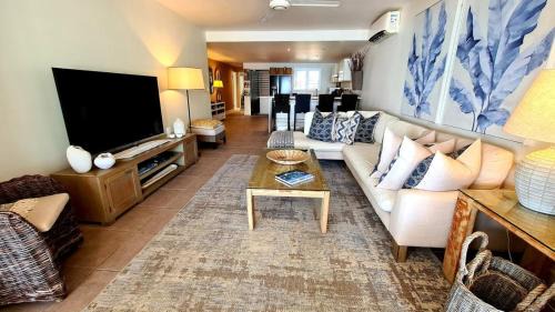 Cap Malheureux Apartment | Luxury 3BR Direct Beach Access & Pool