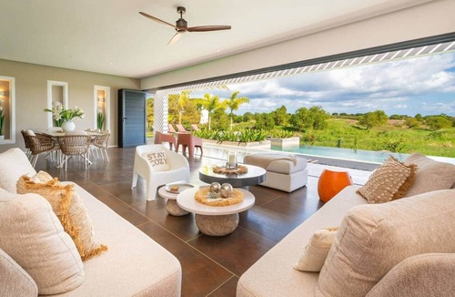 Mont Choisy Villa | Luxury Oasis with Infinity Pool & Golf Course View