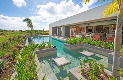 Mont Choisy Villa | Luxury Oasis with Infinity Pool & Golf Course View