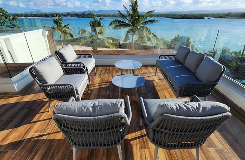 Poste de Flacq Villa | Magnificient Villa on the lagoon w/private pool